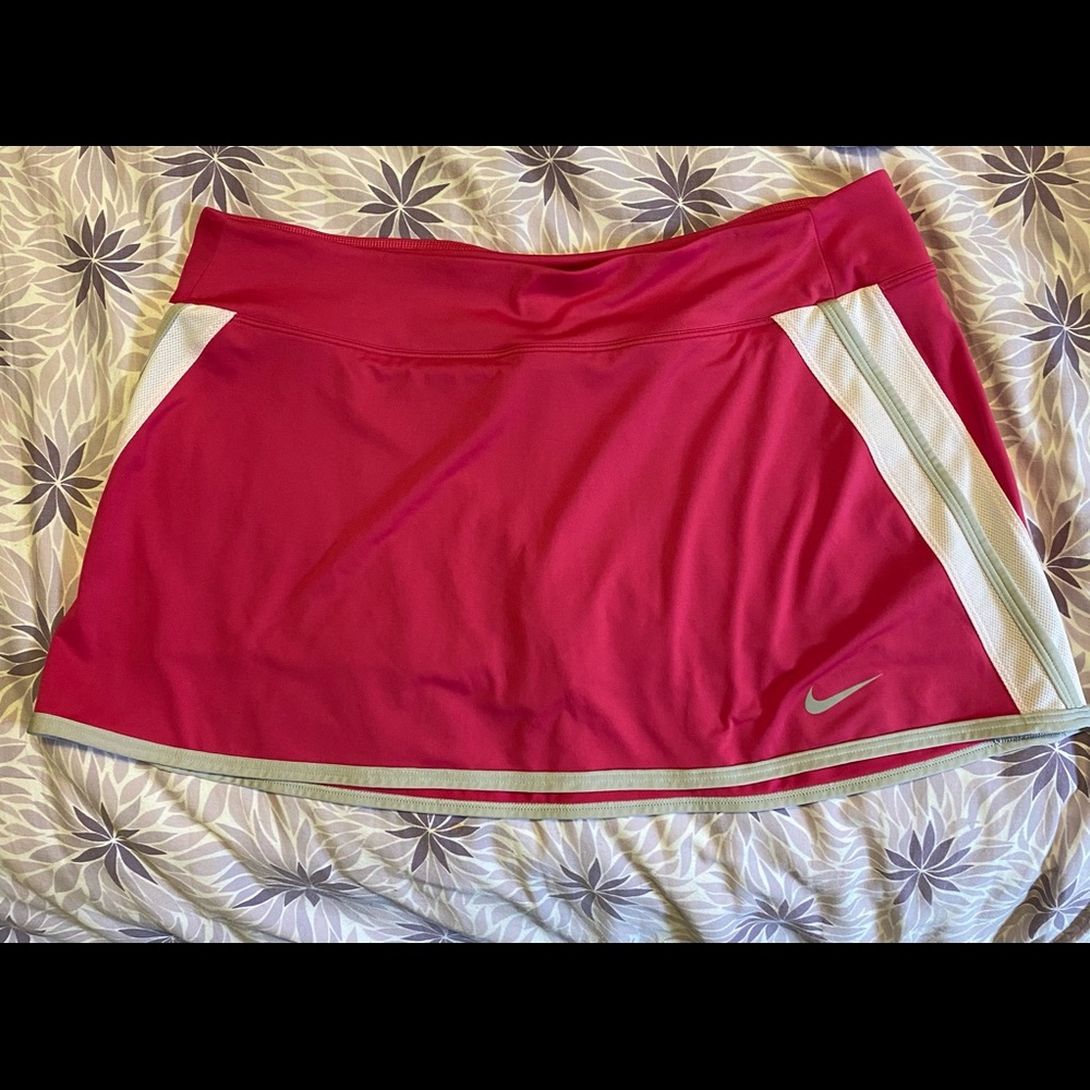 Nike Ladies Pink Skirt. XL. pink. Dri-Fit